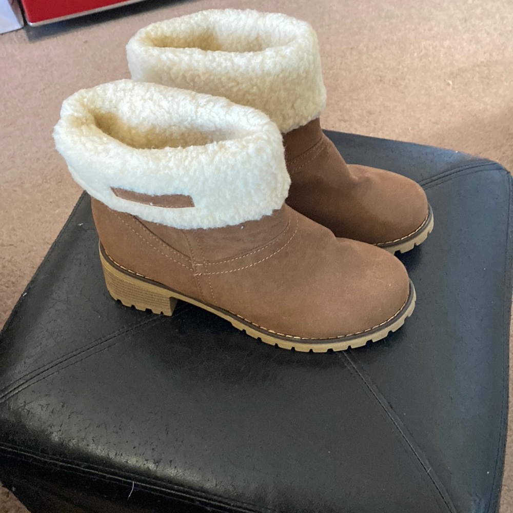 Versatile shearling suede boots